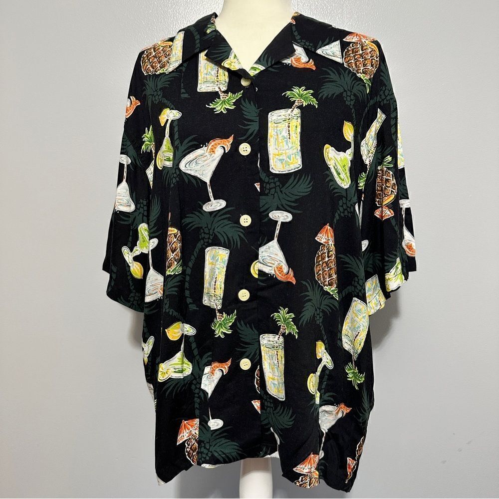 Holly Lane button up shirt with cocktails. Size XL